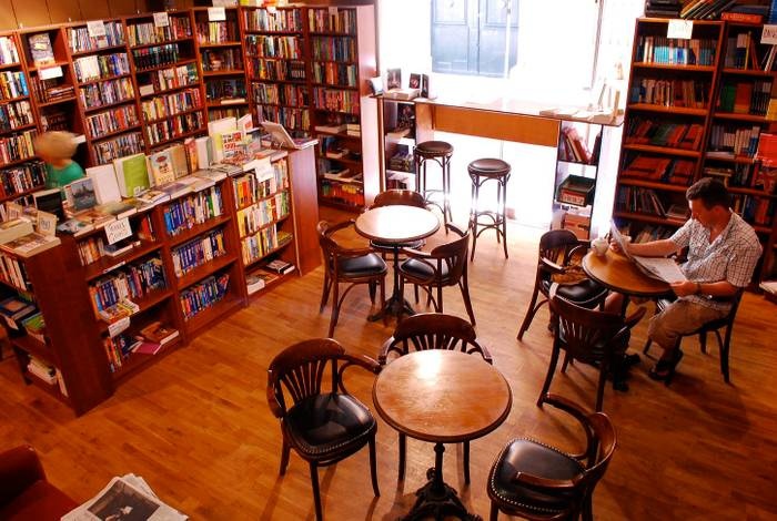 Le Book in Bar librairie-bar - intérieur à Aix-en-provence