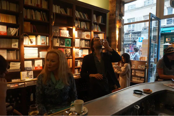 Bar à livre La Belle Hortense dans le Marais à Paris - intérieur