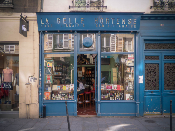 Bar à livre La Belle Hortense dans le Marais à Paris - devanture