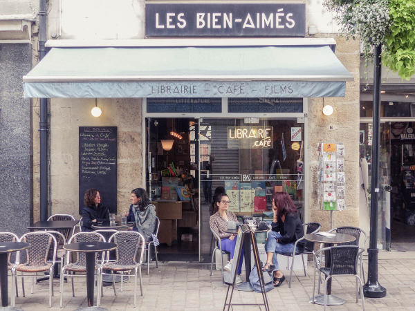 Café-librairie Les bien aimées à Nantes- terrasse